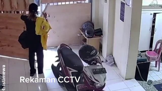 Akibat Merugi, Adik Tingkat Dih4bi5i смотреть онлайн