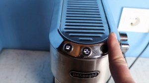 Чистка кофемашины от накипи и масел (на примере Delonghi)
