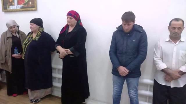 В Чечне собирают колдунов подкинувших голову свиньи смотреть онлайн