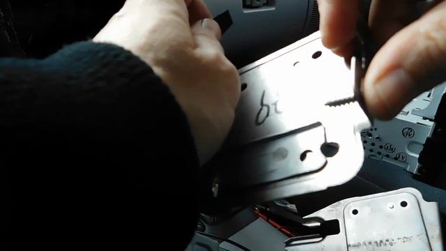 Установка USB-кабеля из Китая в магнитолу Mitsubishi Electric смотреть онлайн