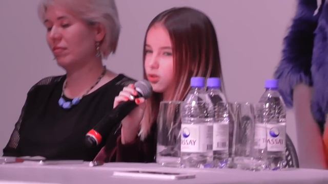 Данэлия Тулешова. Фан-встреча в ТРЦ "MEGA Alma-Ata". г. Алматы. 6 января 2018 г. смотреть онлайн