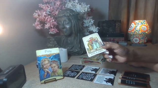 Aries Tarot - WELL...THAT'S A TWIST ! / Love Byte / February 2022 / смотреть онлайн