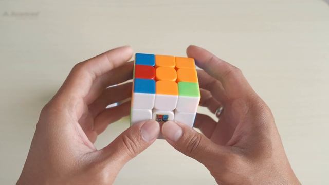 Beginner's Tutorial on how to solve a Rubik's cube (Part 1) смотреть онлайн