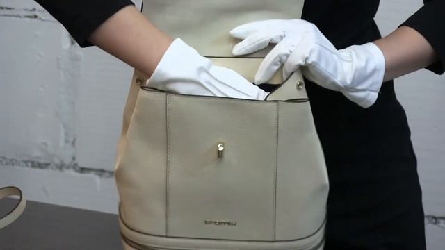 Обзор молочного женского рюкзака марки Cromia. Италия, натуральная кожа смотреть онлайн