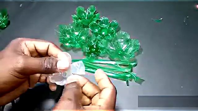 Красивый букет цветов из пластиковых бутылок смотреть онлайн