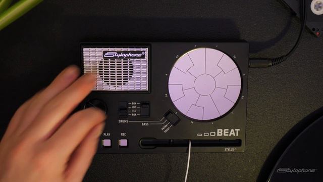 Introducing the Stylophone BEAT - sound preview смотреть онлайн