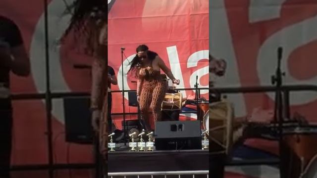Mayra Alejandra Bachata Urbana Miami tours Little Havanna Calle 8 Florida (4/5) смотреть онлайн