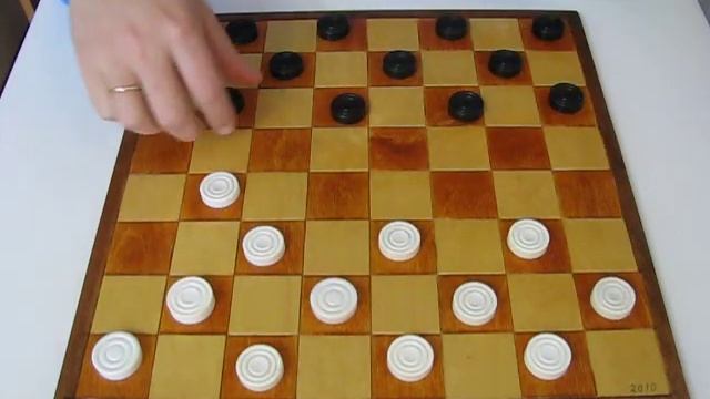 MVI 2488 Комбинации. Удар по слабому полю. Шашки. Draughts. Combinations. Video lesson. смотреть онлайн