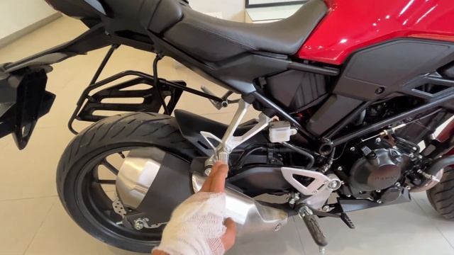 All New Honda CB 300 R 2024 Model Full Review ? | Price | Features | Mileage | Chassis Number 9 смотреть онлайн