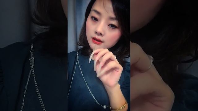 Девушка с длинными натуральными ногтями смотреть онлайн