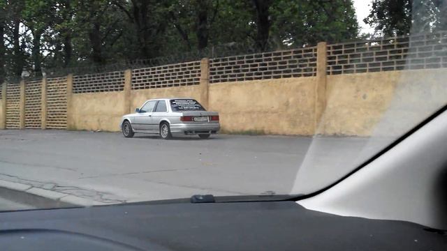 Просто херачат по тротуару... смотреть онлайн