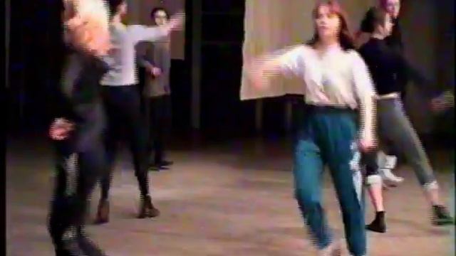 ДК им.Кирова, репетиция танцевального ансамбля Радуга (восстановленное) (07.04.2001) смотреть онлайн