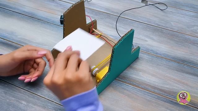 Классная поделка из прошлого || Фотоаппарат из картона смотреть онлайн