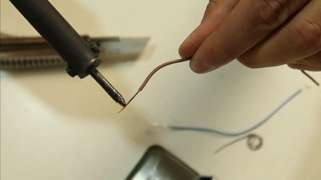 Как быстро спаять 2 провода смотреть онлайн