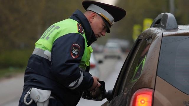 Почему я перестал моргать фарами проезжающим автомобилям при виде инспекторов ДПС смотреть онлайн