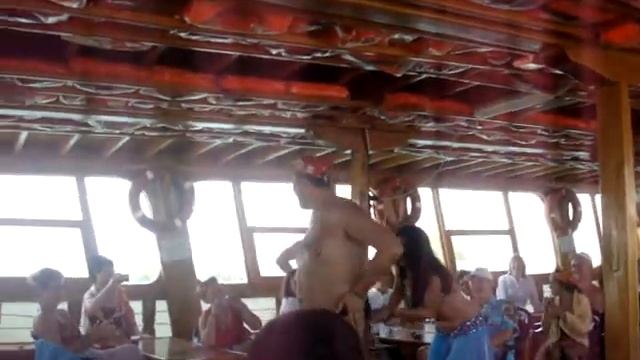 Русский мужчина и Турецкая женщина. Танец счастья:) смотреть онлайн