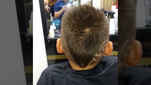 Детская стрижка С выбреванием на голове смотреть онлайн