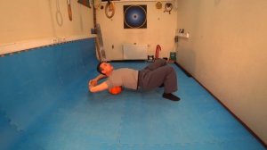 Зарядка  Прокатывание спины на мяче лёжа