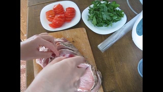 Свиная отбивная с помидором. Корейка, запеченная в духовке с помидором. Вкусно, просто и сытно. смотреть онлайн