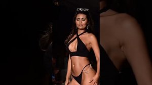 А я все летала (вертикаль) - Девушки в бикини