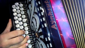 НА БАЯНЕ Я НАЗОВУ ТЕБЯ ЗОРЕНЬКОЙ