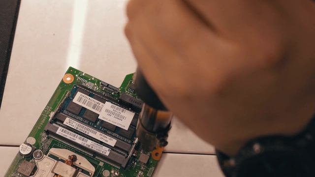 HP DV6-4000 DA0LX6MB6I0 включается и сразу выключается, ремонт за 1 минуту смотреть онлайн