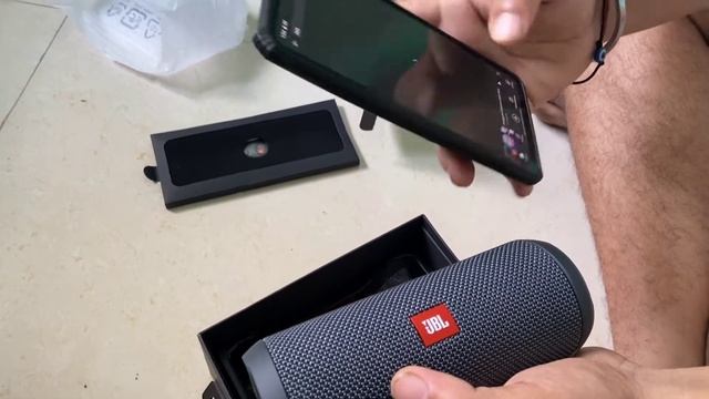 jbl flip essential unboxing / under 4000 / bass booster смотреть онлайн