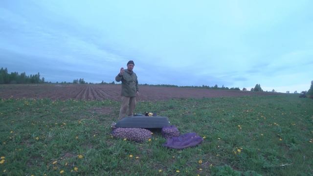 2022 Май. Закончил колоть камень. Показываю свои запасы камня и всё равно продолжаю сажать картошку смотреть онлайн