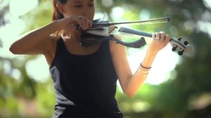 Виртуозная игра на скрипке!!!!!!