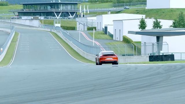 The new Porsche Panamera Turbo S in Papaya Metallic Track Driving смотреть онлайн