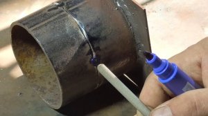 Как начинающему заварить трубу электродом под воду, чтобы не потекло
