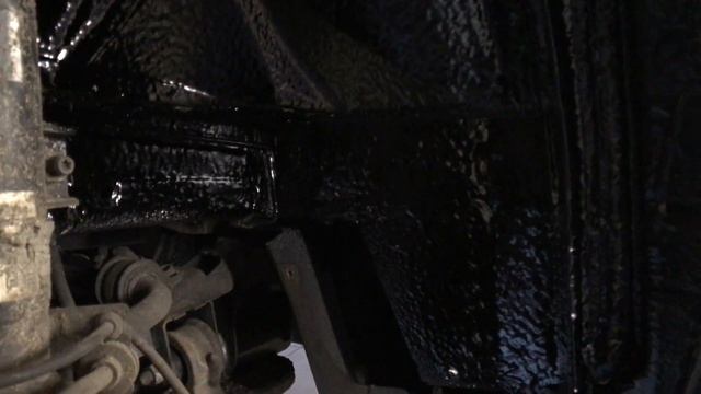 Volkswagen Multivan. Чтобы убрать шумы от шин, требуется качественная шумоизоляция арок и локеров. смотреть онлайн