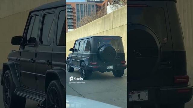 2024 Mercedes Benz G-Wagon Black Downtown Chicago смотреть онлайн