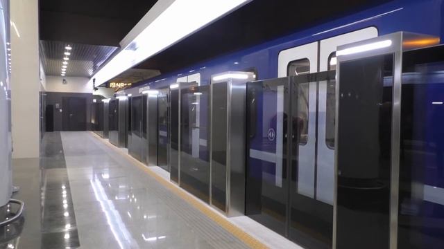 Отправление электропоезда Stadler M110 со станции Площадь Франтишка Богушевича смотреть онлайн