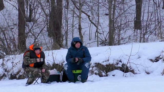 Флаги поднимаются, щука ловится,но чего-то не хватает... смотреть онлайн