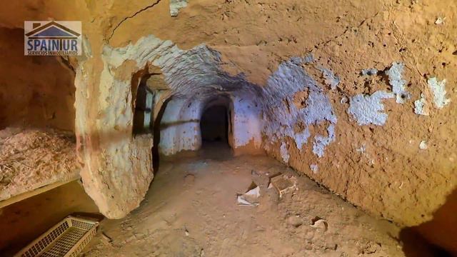 Пещера 2 комнаты с участком и лодкой в горах Испании, в Аликанте смотреть онлайн