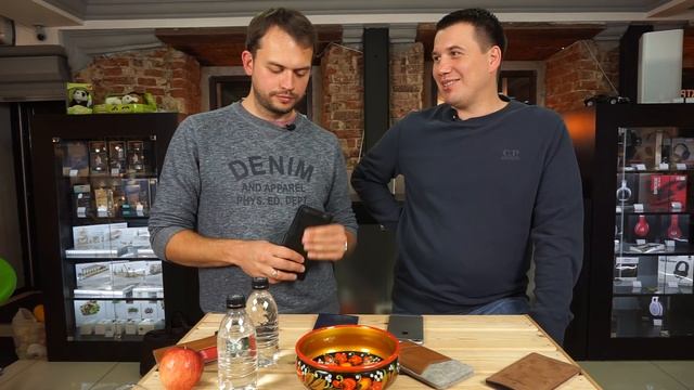 Подбираем чехол на iPhone 7 Plus и купаем его в живой воде! смотреть онлайн
