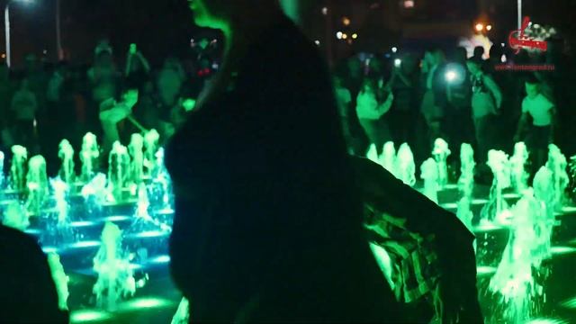 Фонтан в Гае - Открытие нового фонтана. Fountain in Gaya - Opening of a new fountain смотреть онлайн