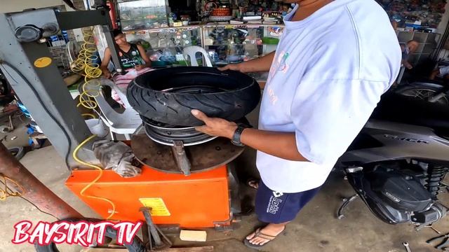 Honda Click 150i Upgrade Michelin Pilot Street Tyre 110/80/14 Rear 90/90/14 Front смотреть онлайн