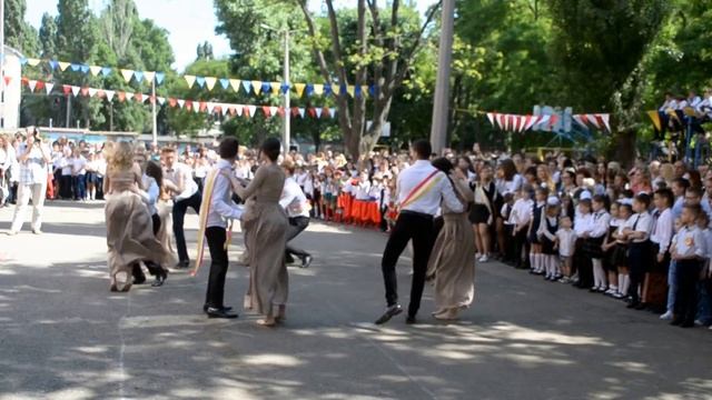 Копия видео "вальс 11-А школа 4 Одесса" смотреть онлайн