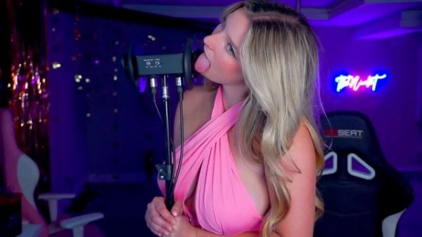 AHEGAO ASMR EAR LICKING! Spitting, eye contact, sucking!