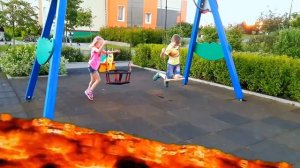 Пол это лава. Настя и Виталя играют в международный детский челлендж Floor is lava Challenge