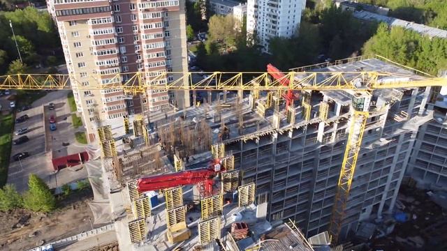 Стройка. Башенный кран LINDEN COMANSA. Башенный кран POTAIN. смотреть онлайн