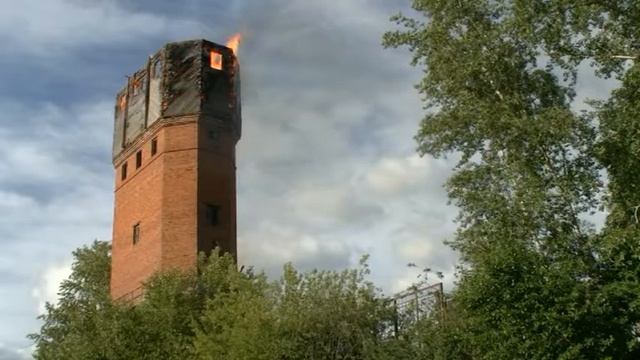 2016 - Горит бывшая водонапорная башня АМЗ смотреть онлайн