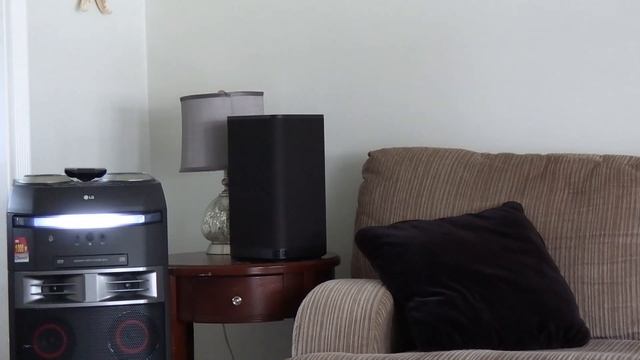 Ultimate Ears Hyperboom Vs JBL Partybox 300 speaker battle! #Ultimateears #UE #jbl #partybox300 смотреть онлайн