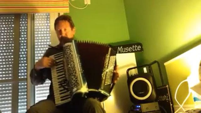 Blue Musette Accordion смотреть онлайн