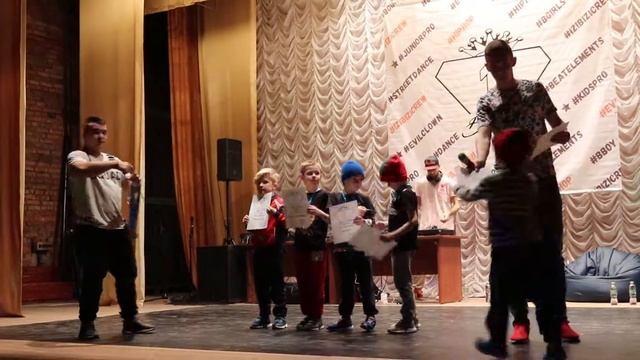 Детские соревнования по брейк дансу. Видеообзор. смотреть онлайн