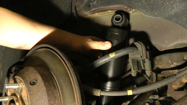 Changing Rear Shock Absorber - (2011 KIA Sorento SX used in video) смотреть онлайн