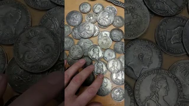 Клад царского золота и серебра, найденный гастарбайтерами в доме под снос!