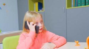 Маргарита И Виола ПОДАРИЛИ КУКЛУ HAIRDOOZ Однокласснице в ШКОЛЕ